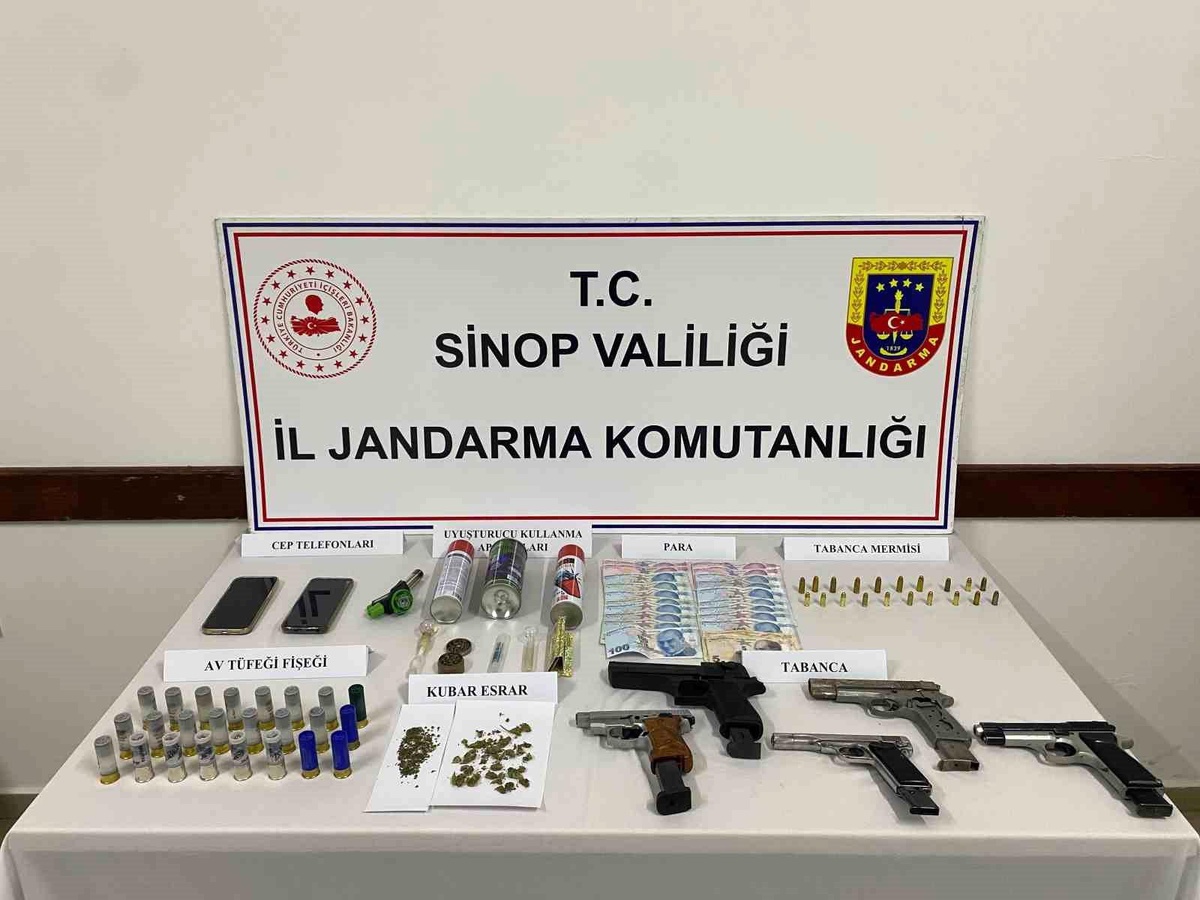 Sinop\'ta yapılan operasyonda silah ve uyuşturucu ele geçirildi
