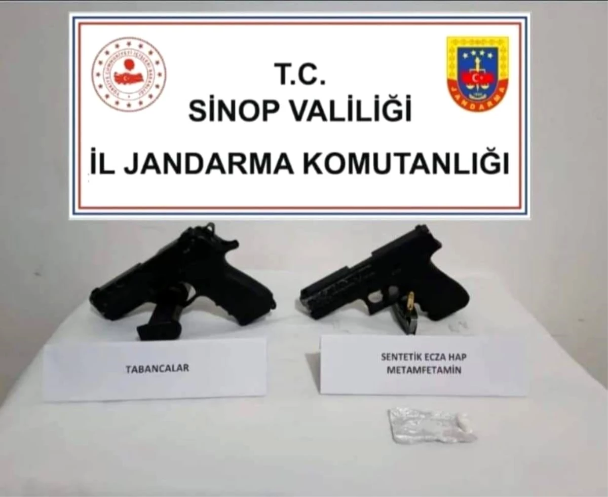 Sinop\'ta uyuşturucu ve ruhsatsız silah ele geçirildi, 3 şüpheli yakalandı