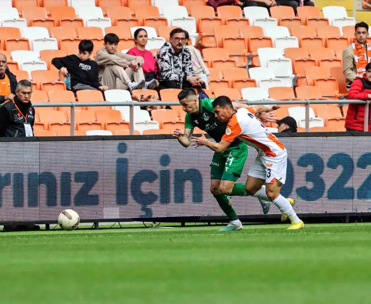 Adanaspor ve Sakaryaspor Berabere Kaldı