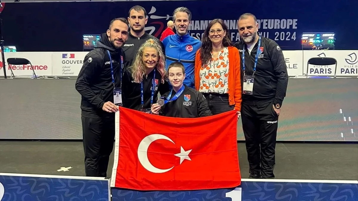 Türk Milli Sporcuları Para Tekerlekli Sandalye Eskrim Avrupa Şampiyonası\'nda Gümüş Madalya Kazandı
