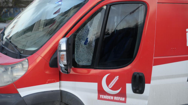 Yeniden Refah Partisi seçim aracına silahlı saldırı düzenlendi