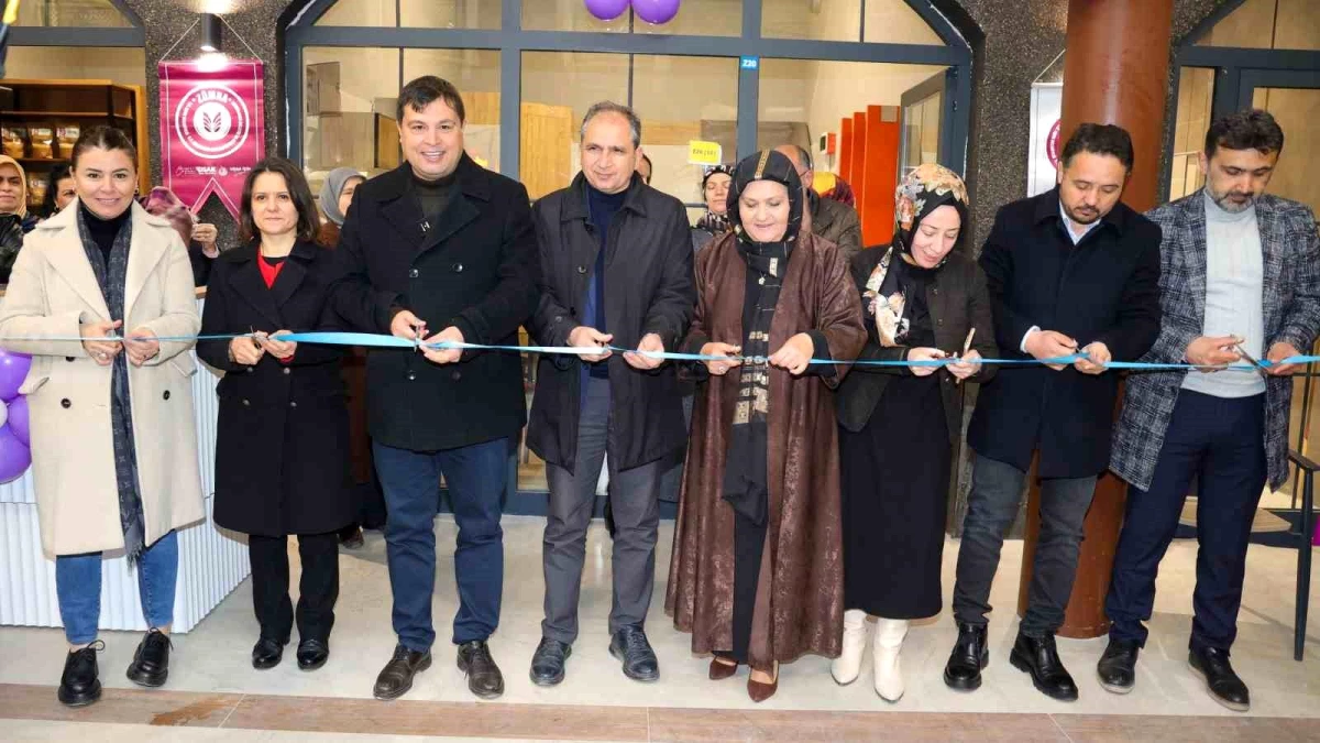 Uşak Belediyesi Zümra Kadın Kooperatifi\'ne 3 adet satış noktası tahsis etti