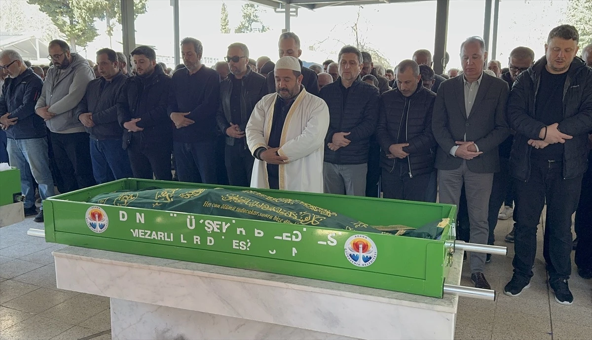 Adana\'da eski kocası tarafından öldürülen Feray Balkan\'ın cenazesi toprağa verildi