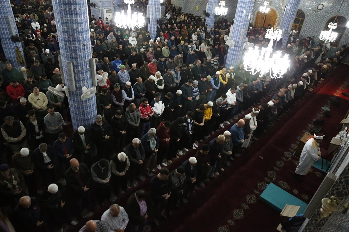 Adana, Mersin, Hatay ve Osmaniye\'de Ramazan Ayının İlk Teravih Namazı Eda Edildi