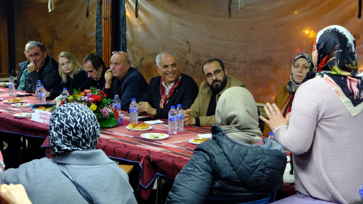 AK Parti Bilecik Belediye Başkan adayı Mustafa Yaman, Karadenizliler Derneği\'ni ziyaret etti