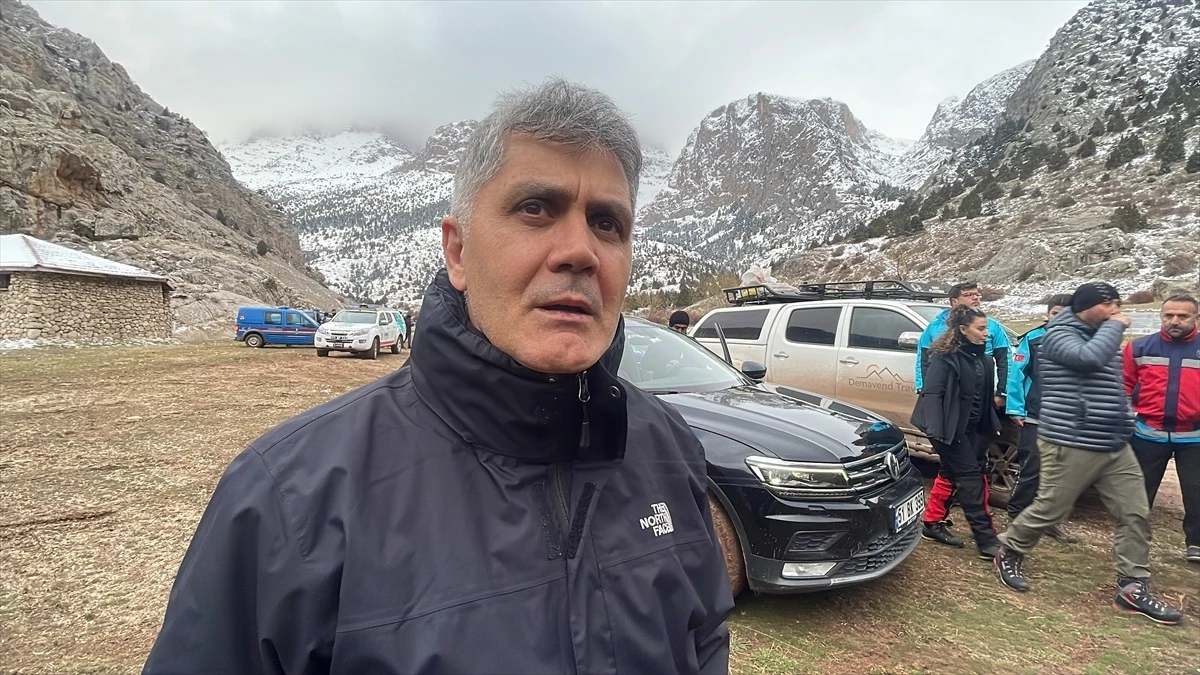 Alman turistlerle dağ kayağı yapan Türk rehber, kar kütlesi altında kalarak hayatını kaybetti