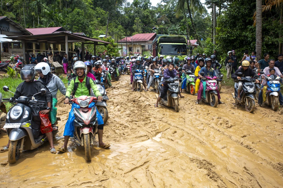 Endonezya\'da sel ve toprak kayması: Ölü sayısı 19\'a yükseldi