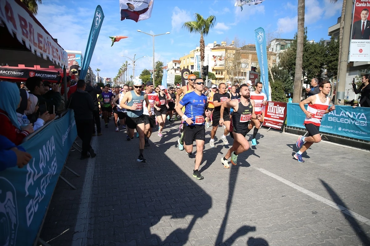 24. Alanya Atatürk Yarı Maratonu ve Alanya Halk Koşusu Gerçekleştirildi