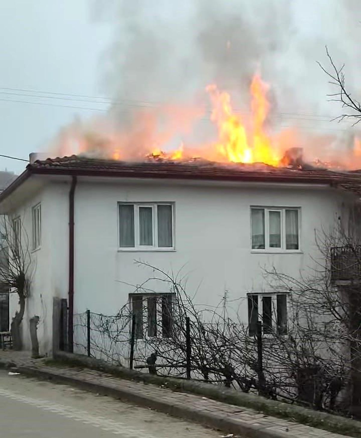 Bilecik\'te Müstakil Evde Çıkan Yangın Söndürüldü