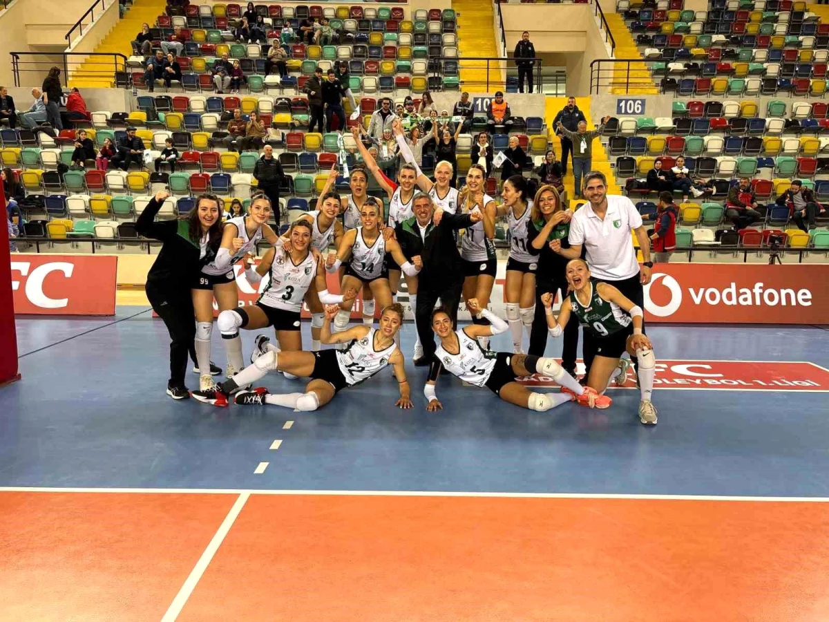 Bodrumspor Kadın Voleybol Takımı, Merinos Voleybol\'u mağlup ederek play-off finaline yükseldi
