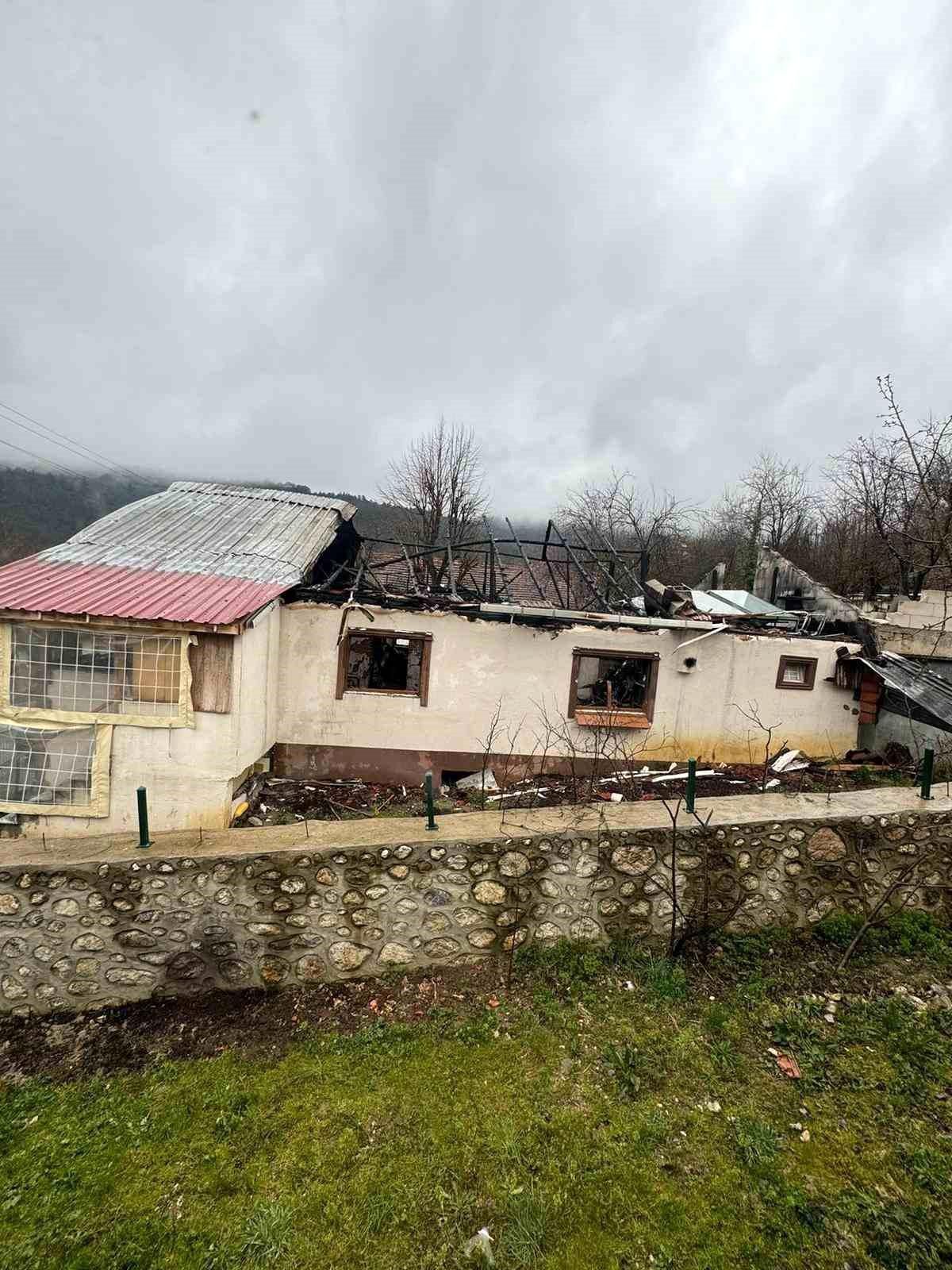 Bolu Mudurnu\'da Ahşap Ev Yangını