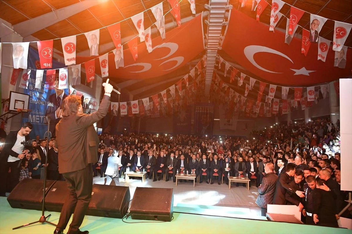 Kayseri Büyükşehir Belediye Başkanı Memduh Büyükkılıç, Bünyan\'da projeleri tanıttı