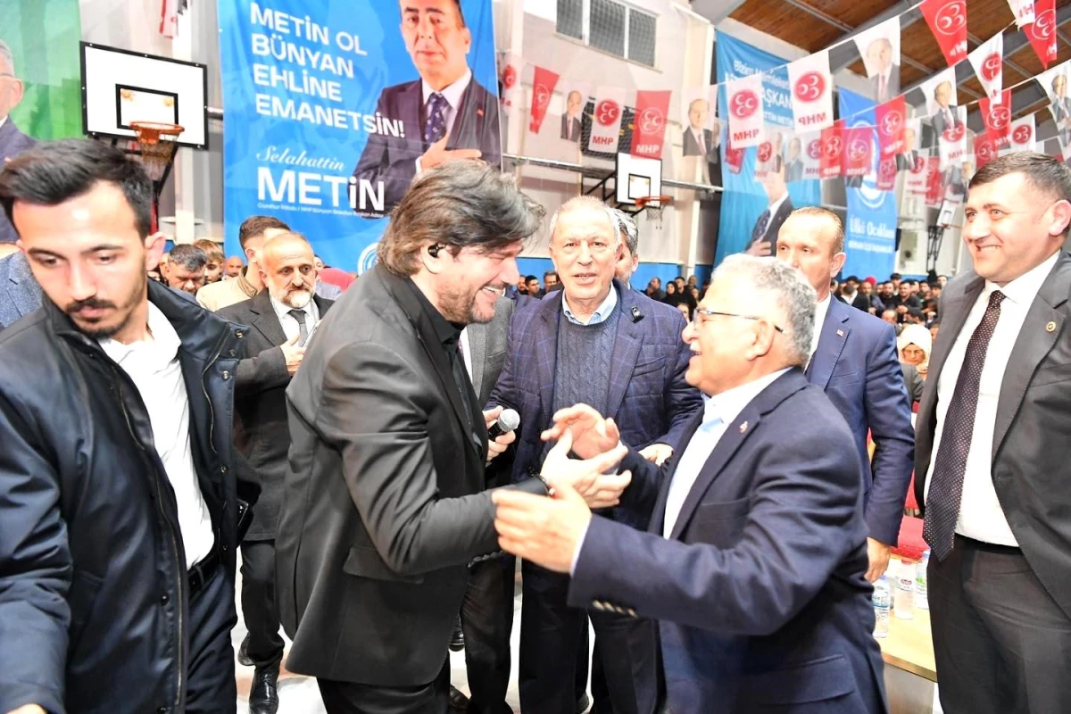Kayseri Büyükşehir Belediye Başkanı Dr. Memduh Büyükkılıç, Ahmet Şafak Konseri ve Cumhur İttifakı Proje Tanıtımı Programı\'na katıldı