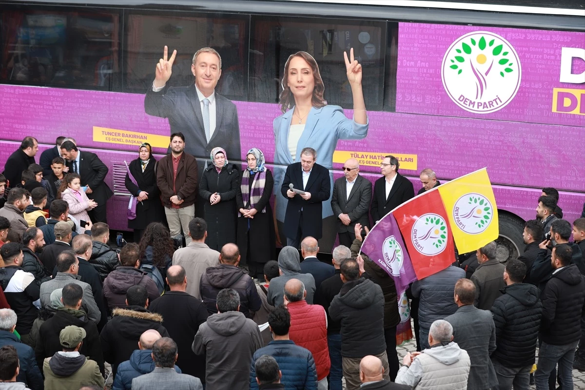 DEM Parti Eş Genel Başkanı Tuncer Bakırhan, Hizan ve Tatvan\'da seçim çalışmalarını sürdürdü