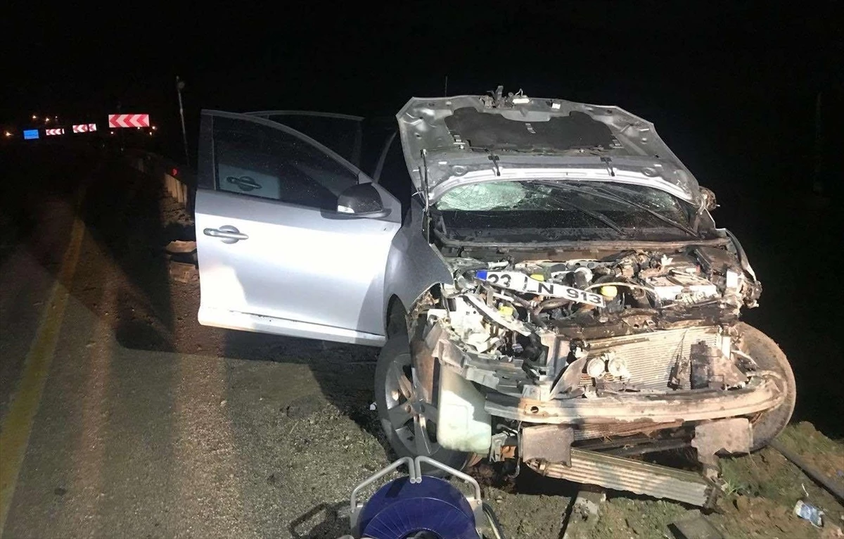 Elazığ\'da otomobilin bariyerlere çarptığı kazada sürücü hayatını kaybetti