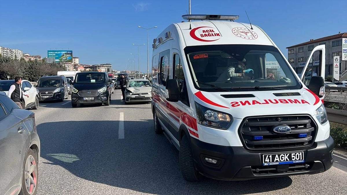 Gebze\'de Otomobilin Çarptığı Kadın Ağır Yaralandı