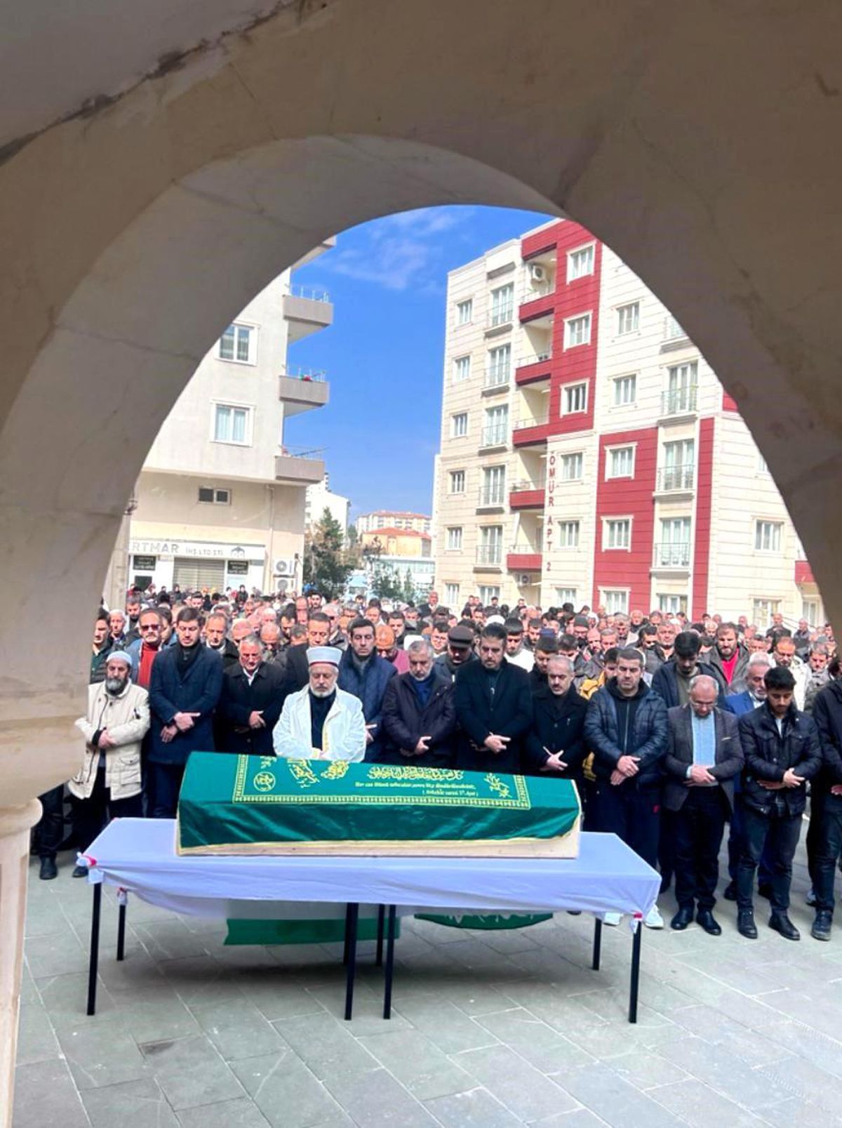 İş insanı Nasuh Özdemir\'in babası Celal Özdemir son yolculuğuna uğurlandı