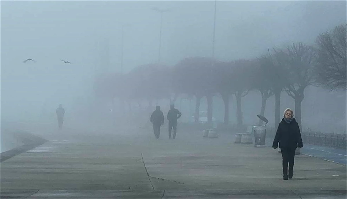 İstanbul\'un kuzey ve yüksek kesimlerinde yoğun sis etkili oldu
