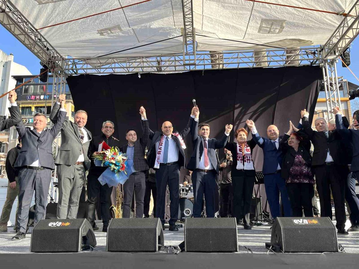 Meral Akşaner Bandırma\'da vatandaşlara seslendi