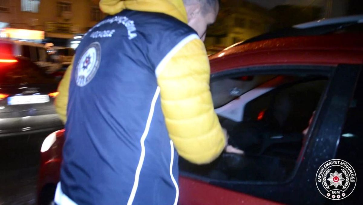 Kayseri\'de düzensiz göçle mücadele operasyonunda 28 kimliksiz yabancı yakalandı