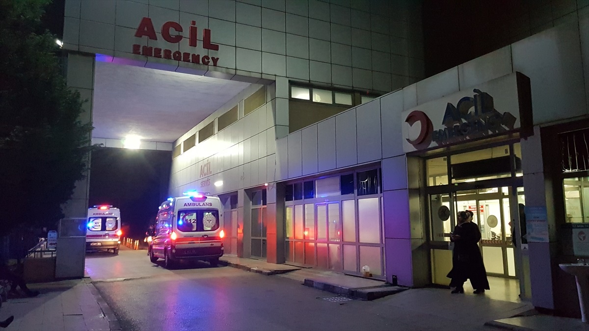 Kocaeli\'de gaz zehirlenmesi şüphesiyle anne ve 4 çocuk hastaneye kaldırıldı