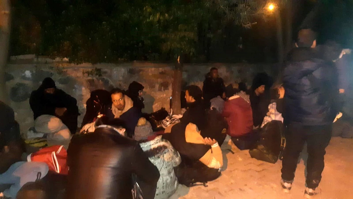 Kuşadası\'nda 40 düzensiz göçmeni Yunanistan\'a götürmeye çalışan 6 organizatör tutuklandı