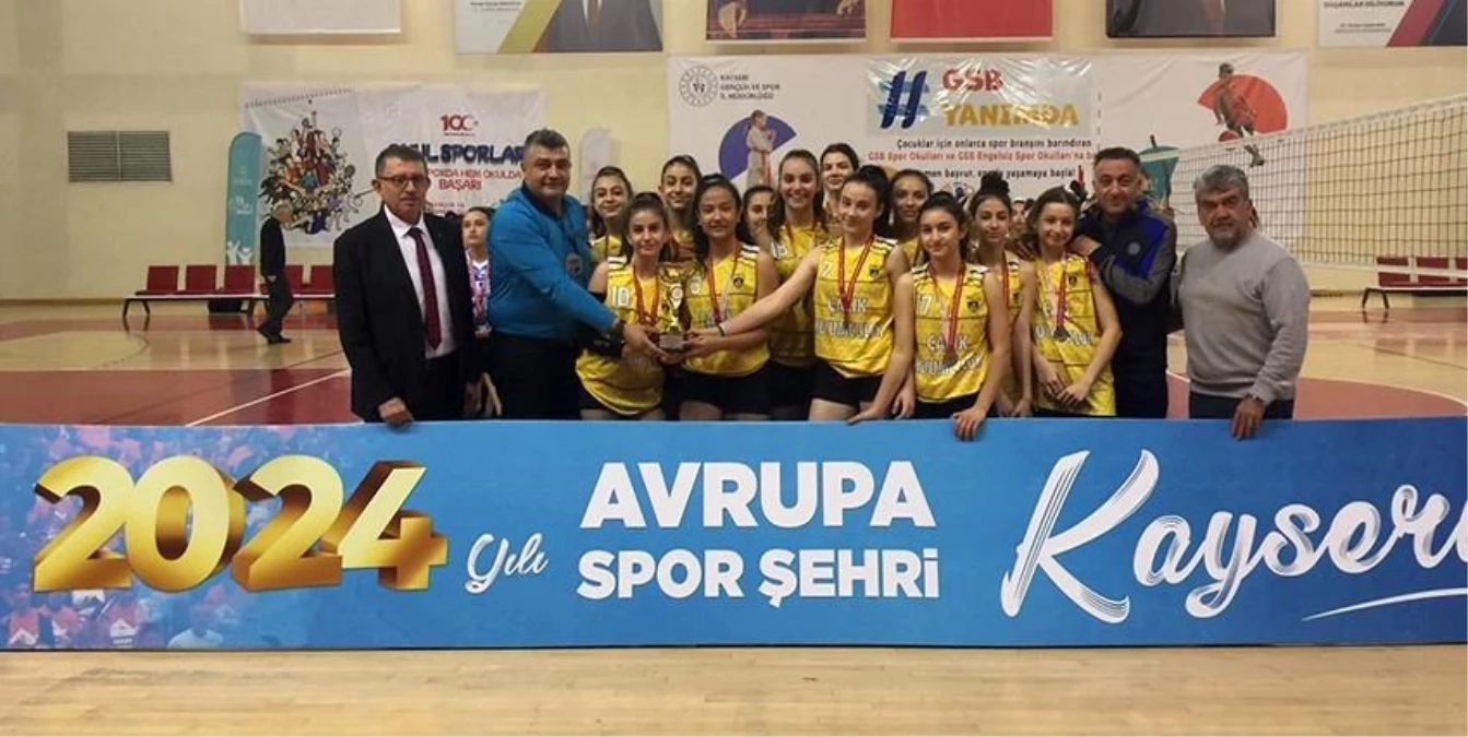 Kayseri Voleybol Kulübü Midi Kızlar 2023-2024 Sezonunu Birinci Tamamladı