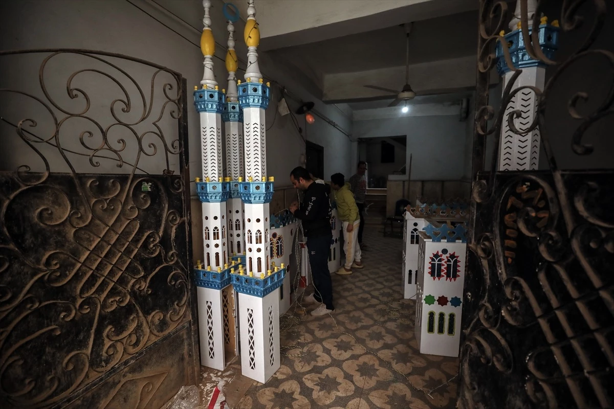 Kahire\'de Ramazan Ayı Süslemelerinde Filistinlilere Destek