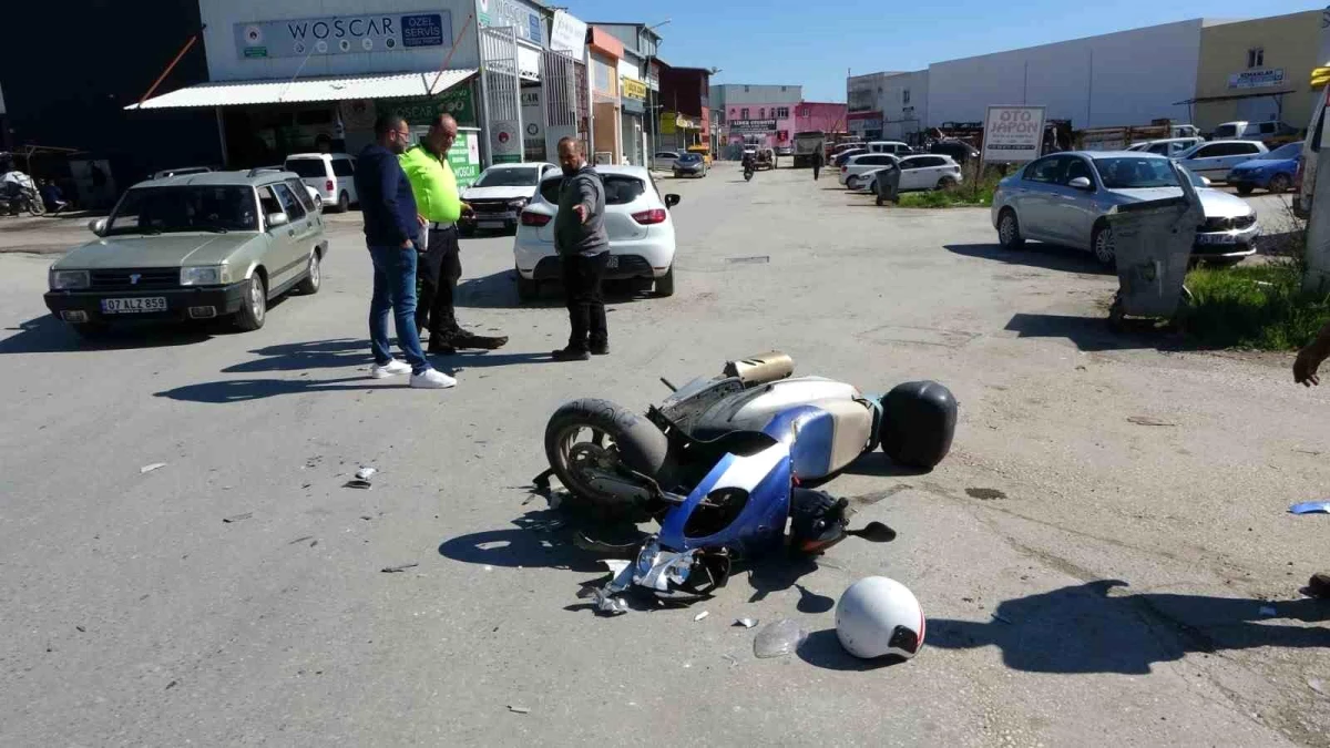 Antalya Manavgat\'ta Motosikletin Otomobile Çarpması Sonucu 1 Kişi Yaralandı