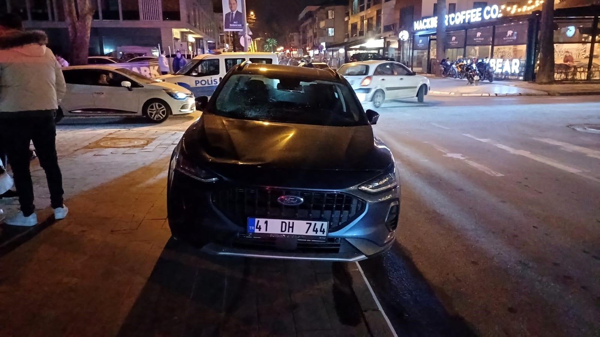 Düzce\'de Motosiklet Kazası: Sürücü Başka Bir Motosiklete Binerek Kaçtı