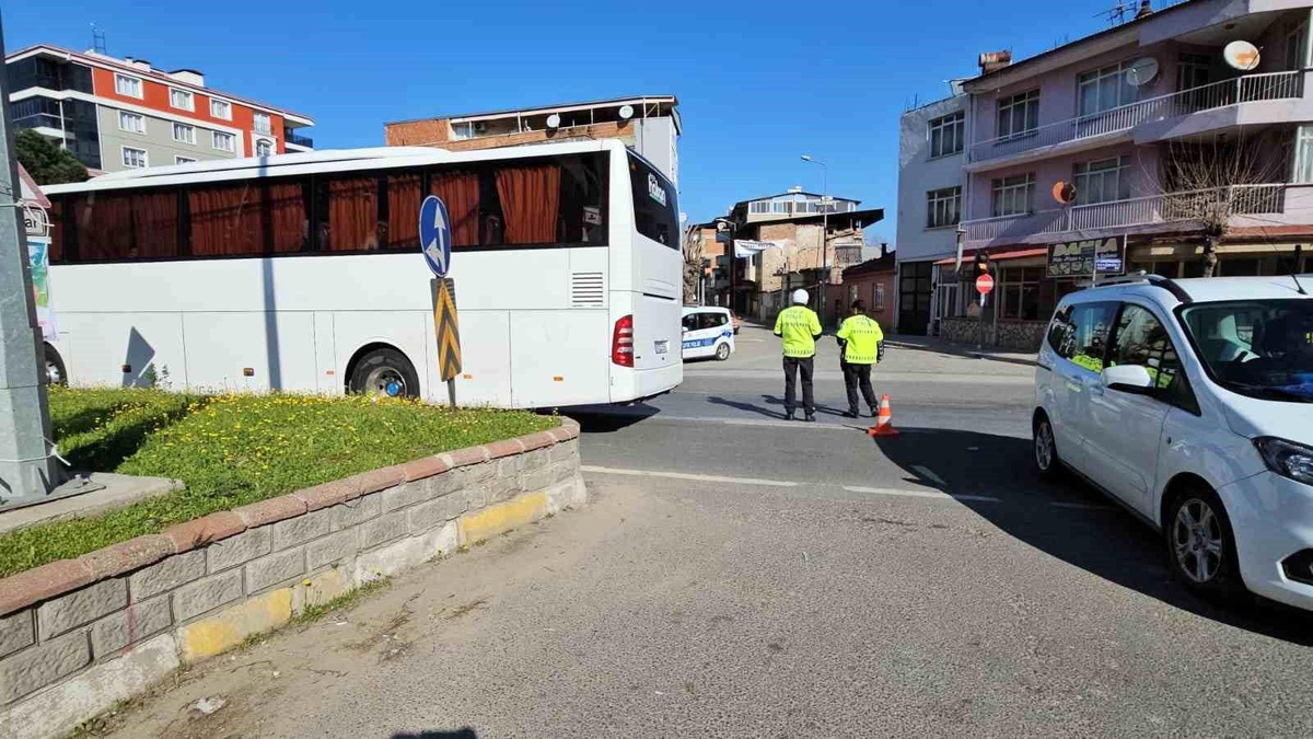 Nazilli\'de Otobüs-Motosiklet Çarpışması Sonucu Bir Kişi Hayatını Kaybetti