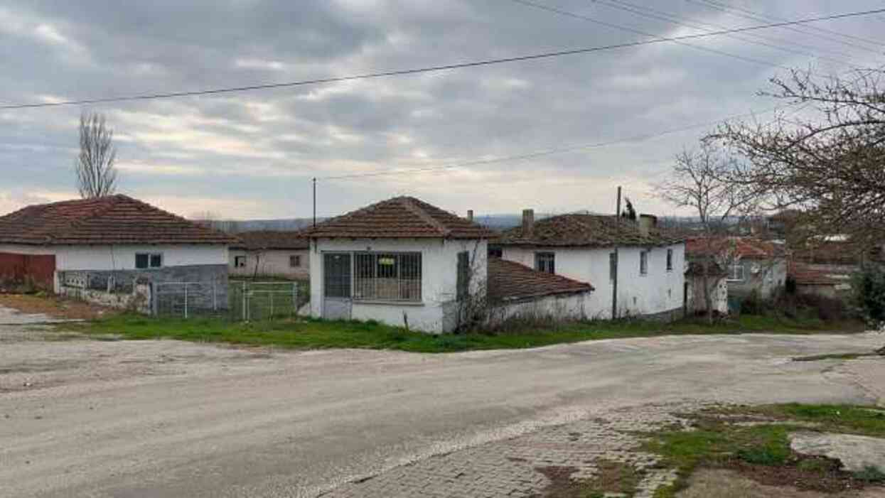 Oğlunu ve karısını satırla öldürüp gömen emekli polis memurundan 'cesetleri parçalayarak gömdüm' itirafı Oğlunu ve karısını satırla öldürüp gömen emekli polis memurundan 'cesetleri parçalayarak gömdüm' itirafı