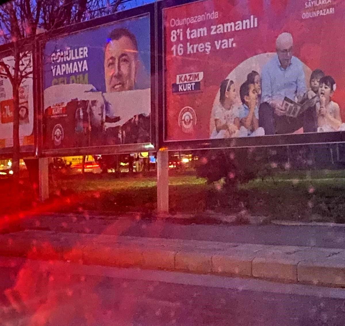 AK Parti Odunpazarı Belediye Başkan Adayı Özkan Alp\'in Pankartlarına Saldırı