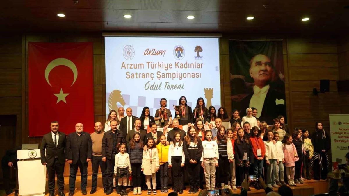 2024 Arzum Türkiye Kadınlar Satranç Şampiyonası\'nda Şampiyonluk Kupası Depremde Hayatını Kaybedenlere Armağan Edildi