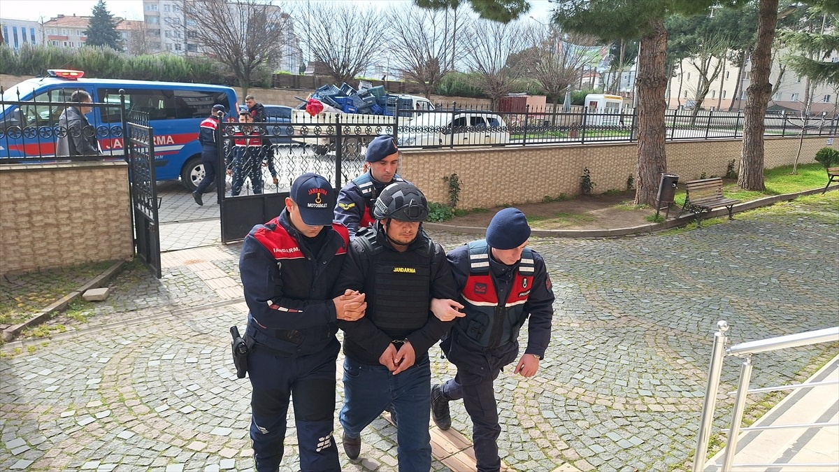 Samsun\'da Akrabasını Tabancayla Öldüren Zanlı Tutuklandı