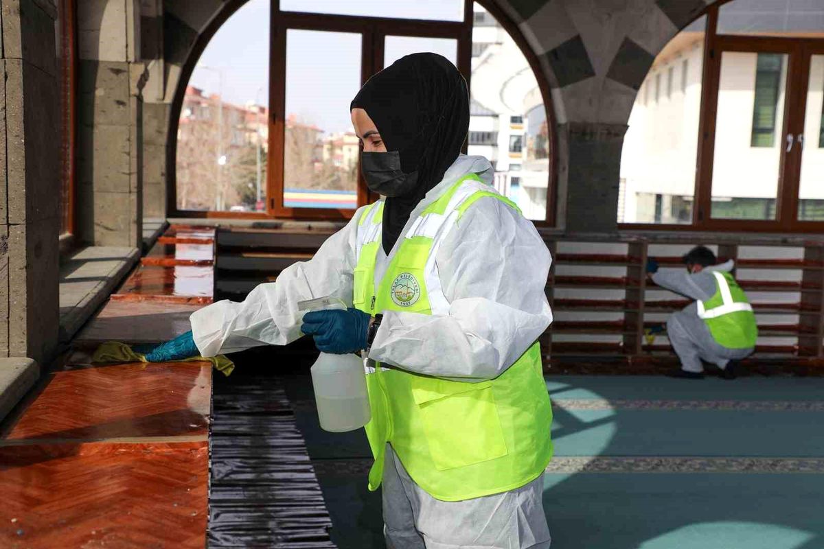 Talas Belediyesi Camileri Ramazan Ayına Hazırladı