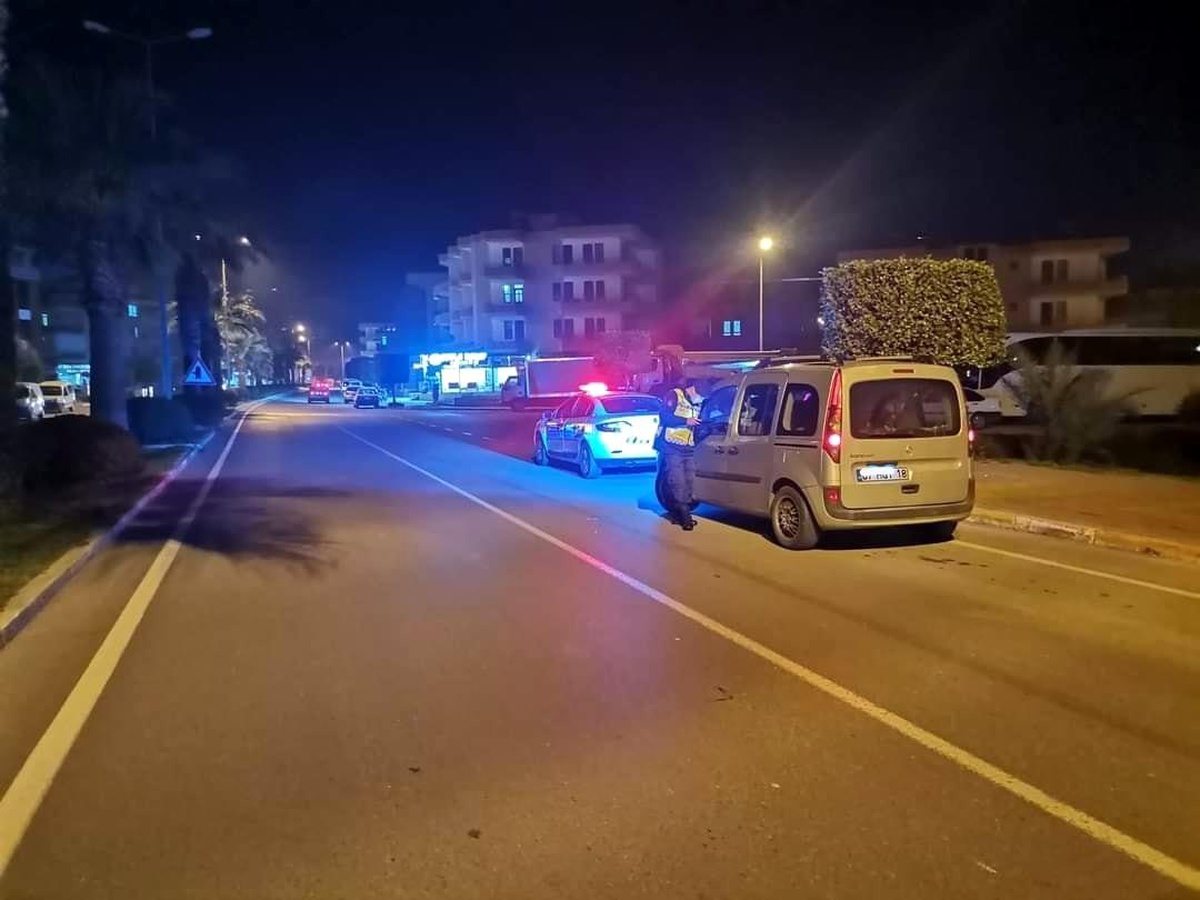 Alanya\'da yapılan trafik uygulamasında 299 araca 1 milyon 275 bin 960 TL ceza uygulandı