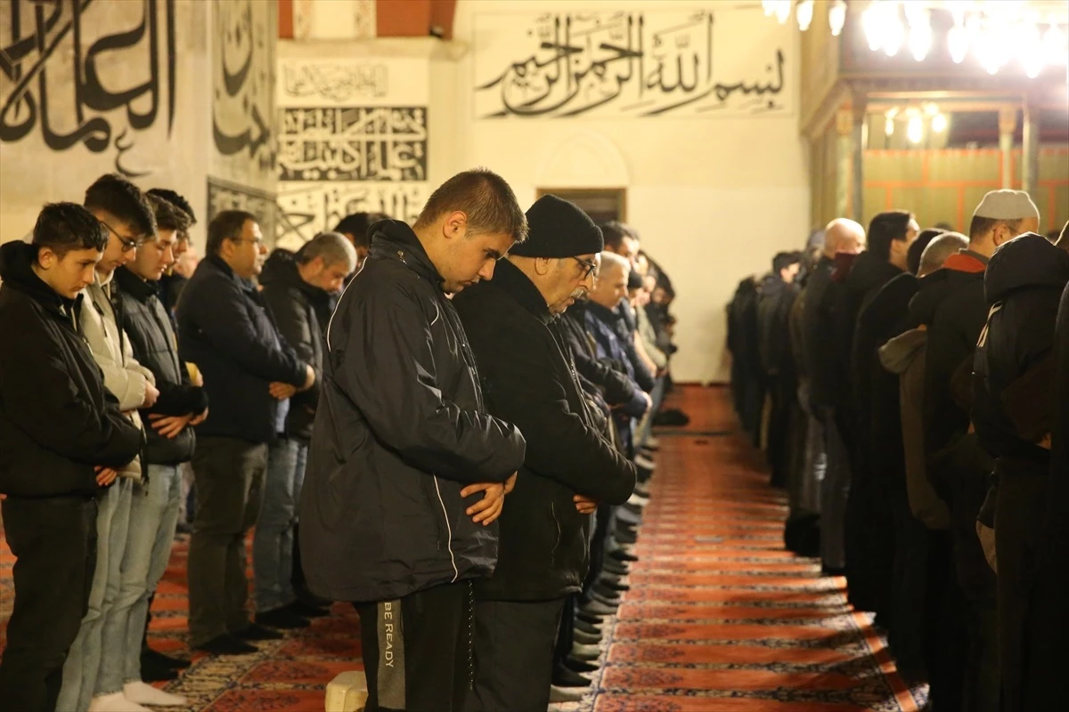 Trakya\'daki camilerde ramazan ayının ilk teravih namazı kılındı