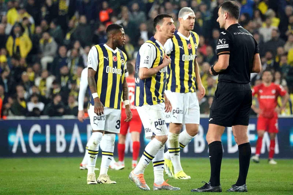 Fenerbahçe, Pendikspor karşısında geriye düştü
