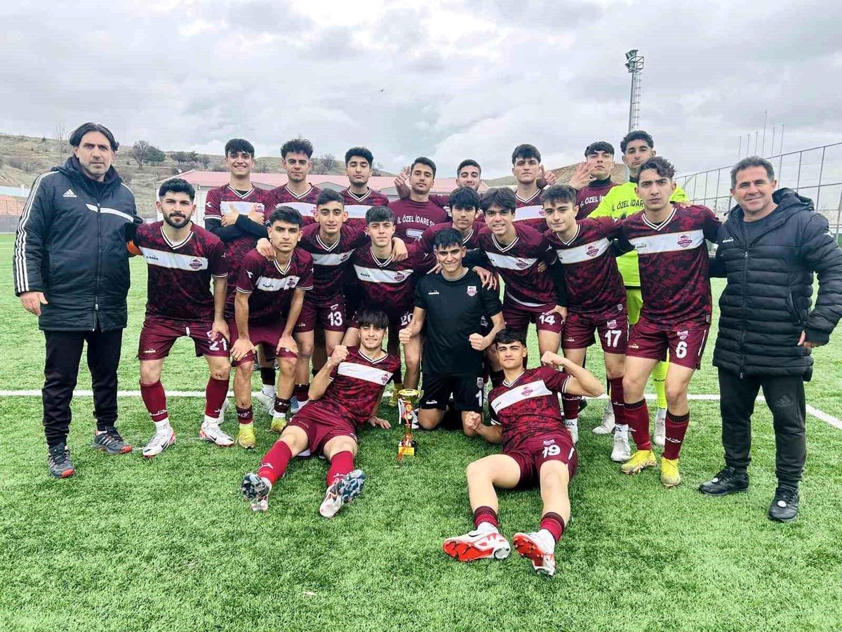 Elazığ İl Özel İdarespor, Elazığ Amatör Küme U18 Ligi\'nde şampiyon oldu