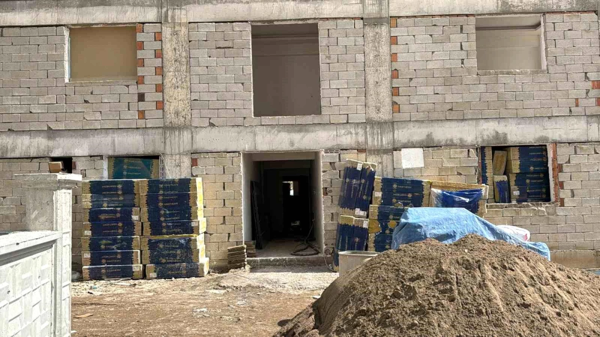 Sivas\'ta İnşaatta Çalışan Yabancı Uyruklu İşçi Asansör Boşluğuna Düştü