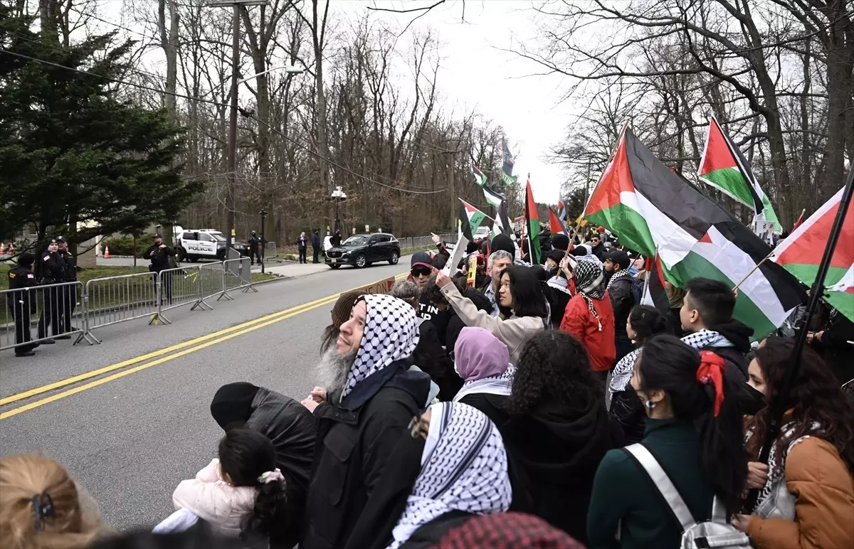 ABD\'deki sinagogda Filistinlilere ait gayrimenkul satışı protesto edildi