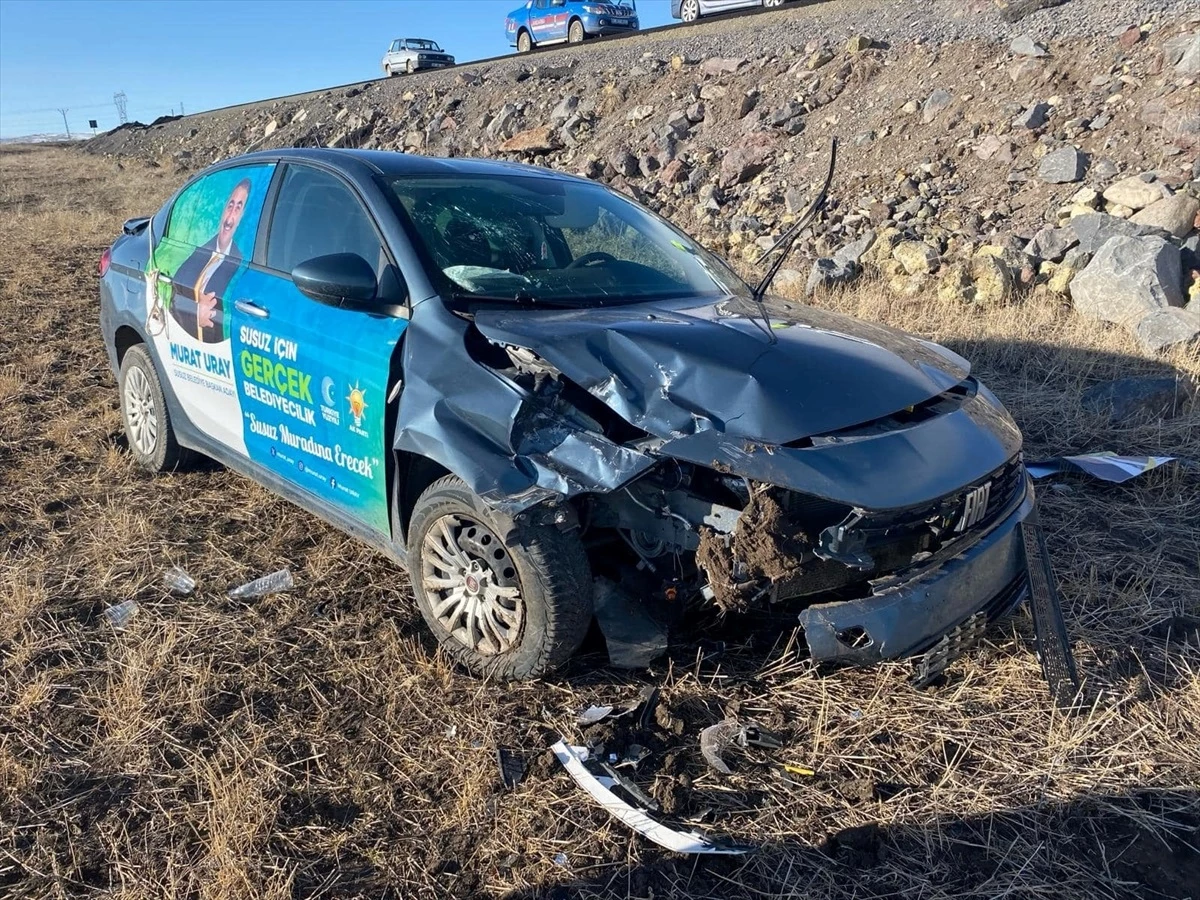 AK Parti Susuz Belediye Başkan adayı trafik kazasında yaralandı