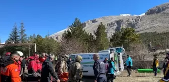Alman turistlerle dağ kayağı yaparken ölen Türk rehberin cenazesi helikopterle alındı