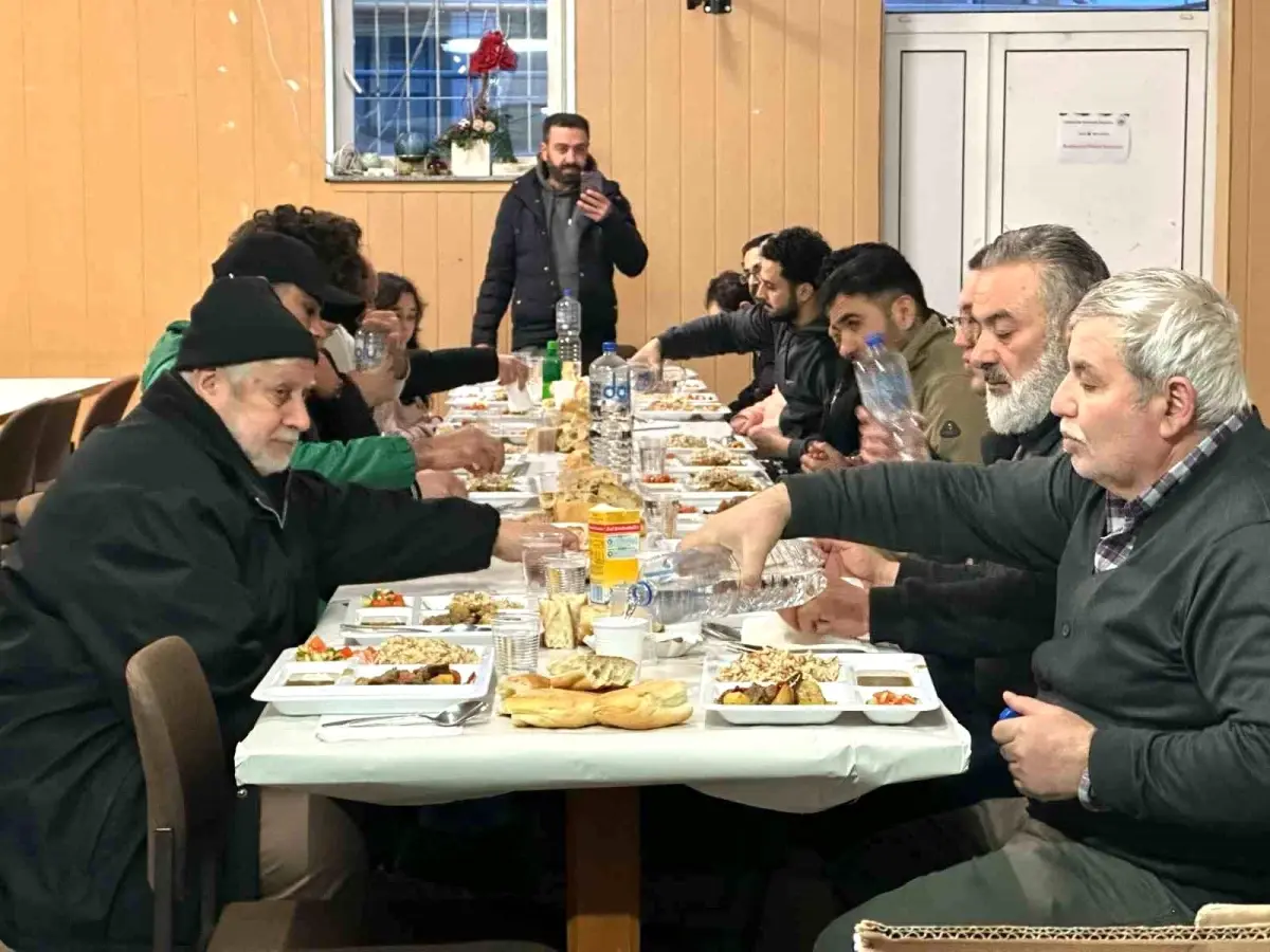 Almanya\'da Ramazan ayının ilk iftarı Köln kentinde yapıldı