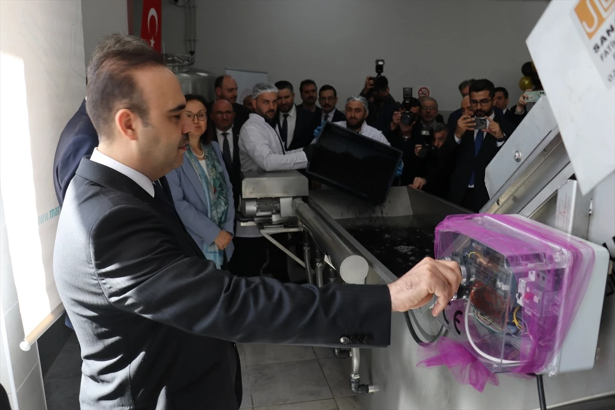 Sanayi ve Teknoloji Bakanı Mehmet Fatih Kacır, Yalova\'da yeni meyve suyu üretim tesisi açılışına katıldı