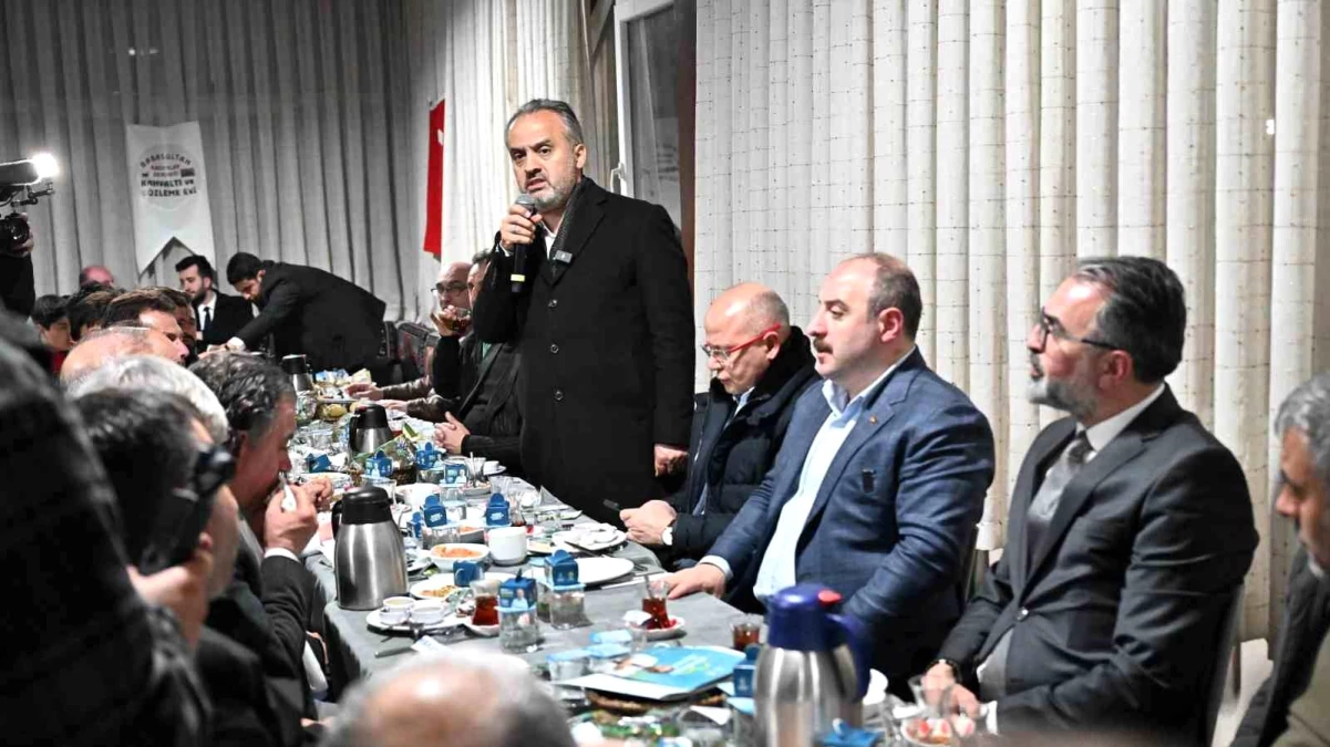 Bursa Büyükşehir Belediye Başkanı Alinur Aktaş Ramazanın İlk Teravih Namazını Kestel\'de Kıldı