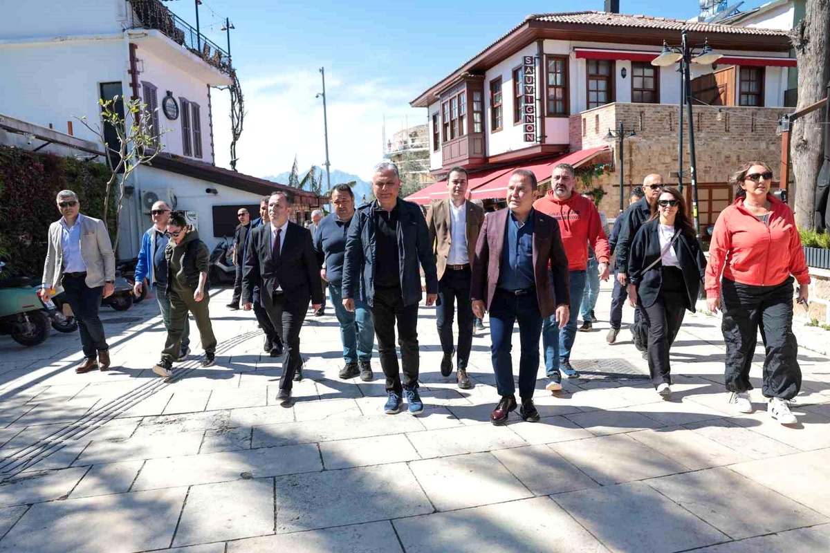 Antalya Büyükşehir Belediye Başkanı Muhittin Böcek, Kaleiçi\'ni korumak ve geliştirmek için çalışacak