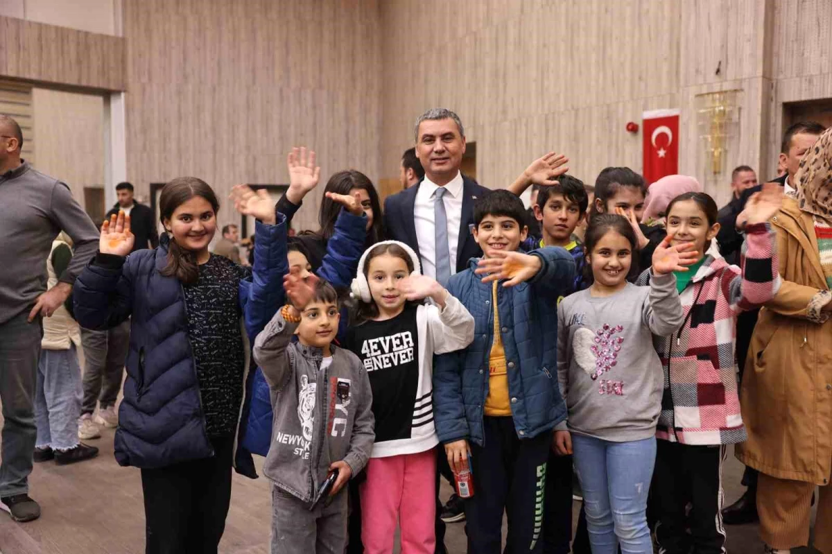 Gölbaşı Belediye Başkanı Ramazan Şimşek, Zübeyde Hanım Kültür Merkezi\'nde iftar açtı