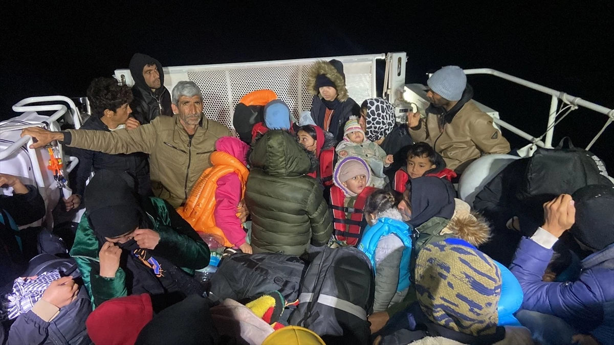 Muğla\'nın Bodrum ilçesinde 68 düzensiz göçmen yakalandı, 1 göçmen kurtarıldı